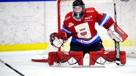 VÄGGEN. Linus Styrman gjorde en bra match för Boden när laget vann mot Clemensnäs.
