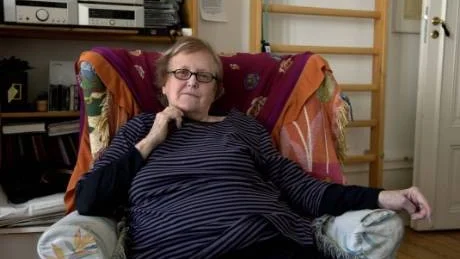 KERSTIN THORVALL DÖD. Hon blev 84 år gammal. I boken Upptäckten beskrev Kerstin Thorvall hur det är att på ålderns höst bli helt beroende av sin omgivning.
