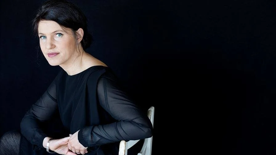 Kritikerrosad. Kristina Sandbergs avslutande del "Liv till varje pris" i den kritikerrosade trilogin om hemmafrun Maj i Örnsköldsvik, som också nominerats till Augustpriset, är en berättelse om kvinnlig utveckling, menar Marianne Ekenbjörn.