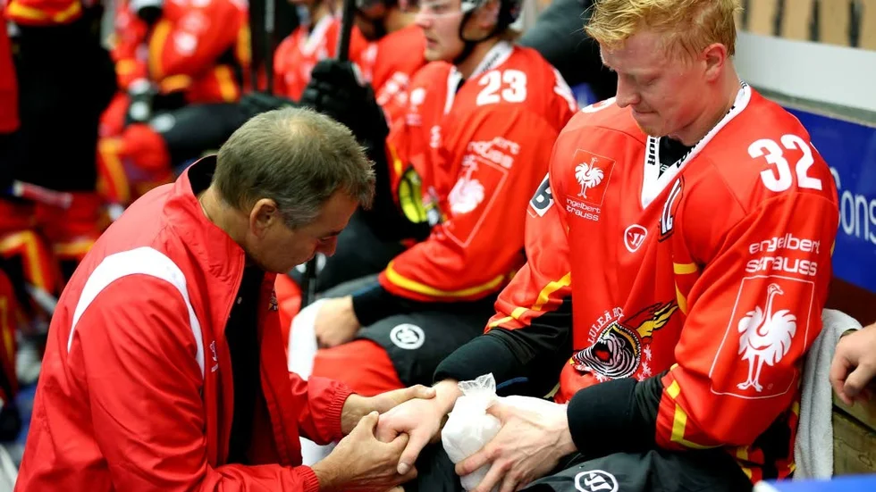 Lennart Petrell fick ett skott på handleden mot Lukko Rauma. Luleå Hockey väntar på besked efter röntgen.