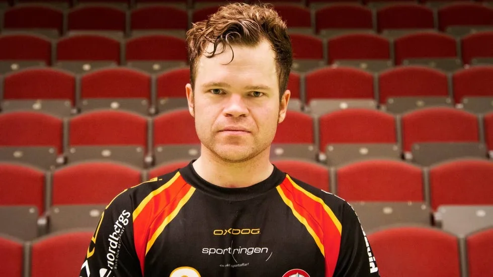 Jonas Strandelin stod för både mål och assist, men det räckte inte för Wibax i premiären.