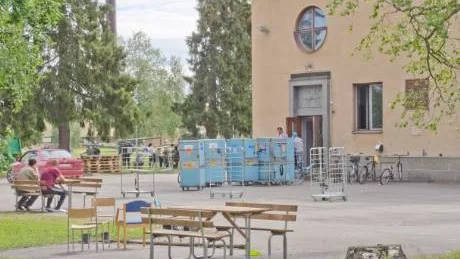 NYTT LIV. På före detta A8-området bor bosnierna som kommer till Boden. I de flesta fall stannar deras förhoppning om ett nytt liv i Sverige här. Redan efter någon vecka tvingas de återvända till hemlandet. Foto: Roger Larsson