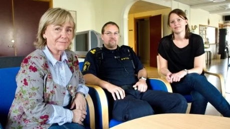 TRÄFF. Justitieminister Beatrice Ask träffade projektledarna för insatsgruppen i Boden Kent Isaksson, polisen, och Johanna Buhr, socialförvaltningens missbruksenhet. Efter ett års projekt står klart att gruppen fortsätter sitt arbete.