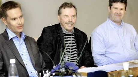 NYA DELÄGARE. "Vi tror på Kallax cargo och dess idéer, det är därför vi blir delägare", säger Karl-Erik Ström, Kalles bud & transport i Luleå. Till vänster Mikael Wiik, Wiiks transport, Skibotn och till höger Robert Jakobsen, Meyership, Mo i Rana.
