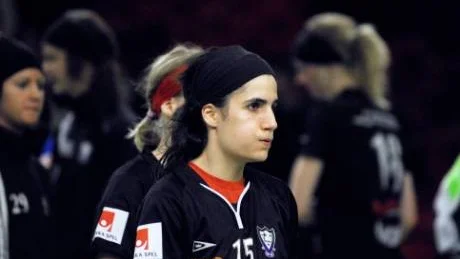 DEPPIGT. Tanya Ertürk och hennes IBK Boden gjorde en bra match borta mot Balrog och hade länge ledningen i matchen. Men i sista perioden ökade Balrog tempot och kunde tack vare tre snabba mål vinna med 5-3 mot Boden.