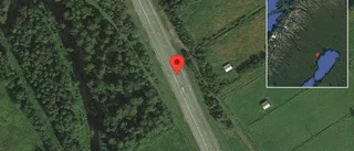 Personbil stillastående på E4 - helt stopp i ett körfält