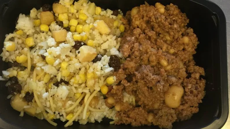 Gryta. Det är den här portionsförpackade maten som inte faller flyktingarna i smaken. I torsdags serverade Tommys kök och catering chiligryta med biryaniris.