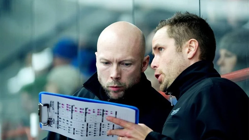 Tackade nej. Anders Burström (till vänster) blir inte ny Asplöventränare.