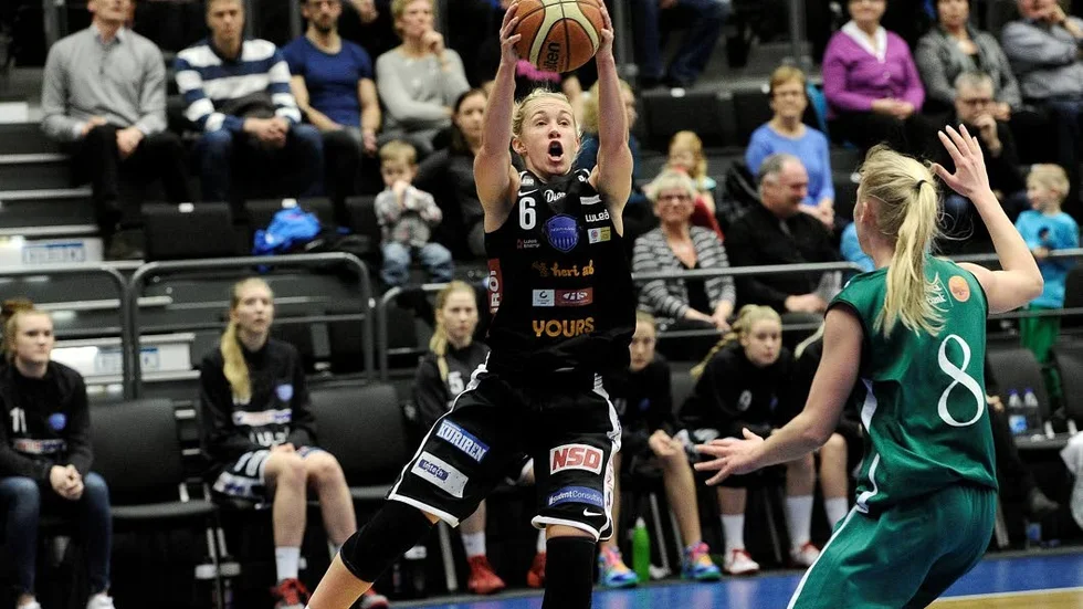 DOMINERADE. Northlandguarden Brittany Smart sänkte 32 poäng mot Eos i den första kvartsfinalmatchen i bäst av tre.