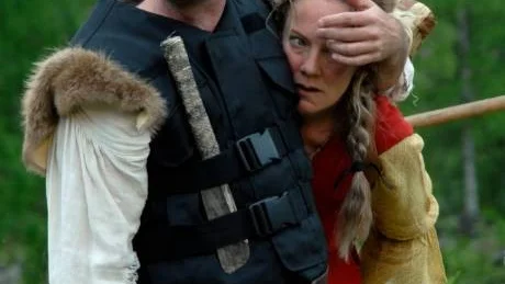 SKÅDESPELARE. Kajsa  Linderholm och Anders           Öhrström i Flykten till Ravundbergen som hade premiär i Döda fallet i Jämtland på Midsommarafton.