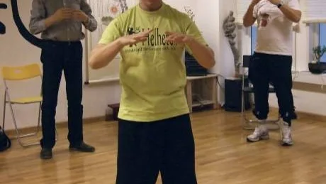 Qigong. Roland Fransson instruerar Leif Boman och Jan Burlin från SPF Mjölkudden.                                                                                                                                                                                   Foto: Monica Forssén Bååth