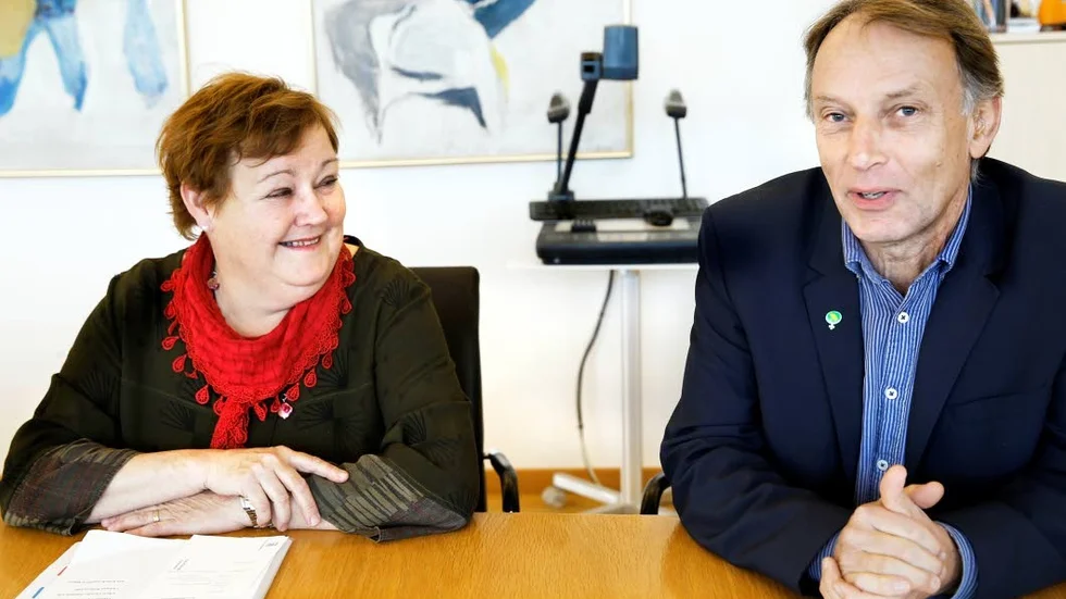 Knakar i fogarna. Yvonne Stålnacke och Socialdemokraterna är besvikna på Miljöpartiet, som i tre stora frågor gått sin egen väg trots samarbetsavtalet.  Nu pekar allt på att Jan Nyberg och Miljöpartiet inte får vara med i de förestående budgetförhandlingarna.