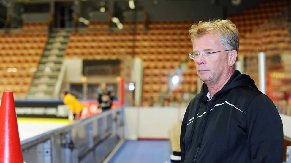 Tack och hej. Lars "Osten" Bergström deklarerade att nio år som sportchef får räcka.