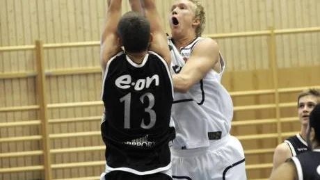 Slet. Niklas Sellin var BG:s främsta spelare offensivt borta mot Uppsala då han gjorde 25 poäng. Luleålaget inledde sin bortaturné med en förlust.Foto: ROLAND S LUNDSTRÖM