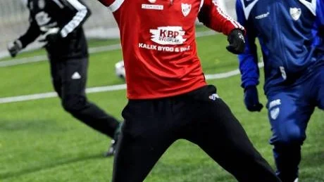 TALANGEN. IFK Kalix Robin Schäufele, 16 år, är en av länets talanger som miljötränar med IFK Luleå. Men tränaren Per Jensen vill även se en satsning från organisationen i föreningen på några spetsspelare - om man vill nå division I.