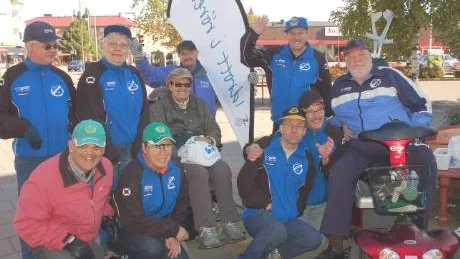 GLATT GÄNG. Boden visade upp sin handikappidrott på lördagen. Jan-Erik Waaranperä, Sara Sivola, Kerstin Smedberg, Robert Öqvist, Ture Lundström, Ainer Lundberg, Sven Waara, Mikael Järdefors, Kerstin Björman och Eddy Johansson.