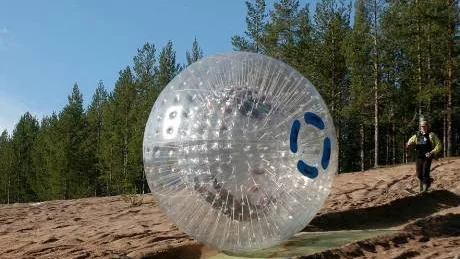DET GÅR UNDAN. Energigymnasiets elever var de första att prova på en ny turistaktivitet i Gällivare vid den kickoff som eleverna bjöds på av skolledningen i fredags.