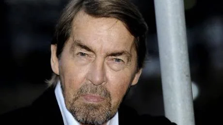 DRABBAR PENSIONÄRER. "Avskaffandet av fria sjukresor drabbar oss pensionärer eftersom vi har ont om pengar", säger Martin Lundgren som får dialys tre gånger i veckan. Foto: BERNDT DIMEUS