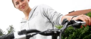 80 mil till skolan - då tar Emma cykeln