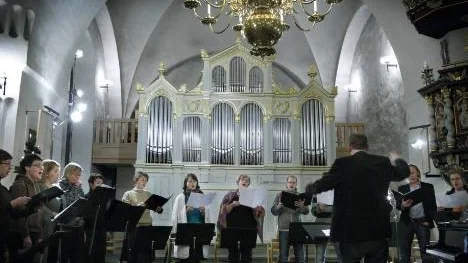 Repetition med Erik Westbergs vokalensemble inför helgens julkonserter i Luleå Domkyrka och Öjeby kyrka. Ensemblen består av sångare från Sverige och Finland och tillhör de främsta sångkrafterna i Norrbotten.