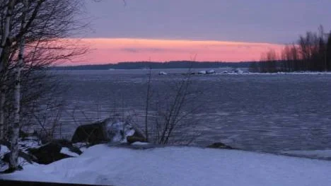 Vinterkänsla vid havet, när isflaken driver in i havsvikarna.