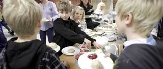 Foajén förblir skolmatsal på obestämd tid