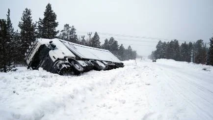 På fredagseftermiddagen gick det här  lastbilsekipaget av vägen, strax väster om Arjeplog.