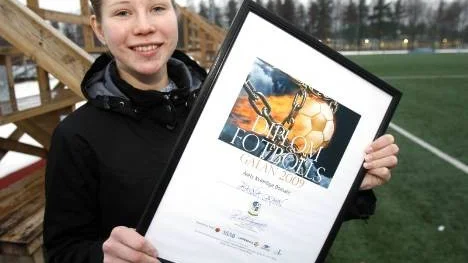 Älvsbyns Hanna Grahn är länets bästa domare inom damfotbollen. Och hon siktar vidare - målet är att blåsa för de allsvenska damerna.