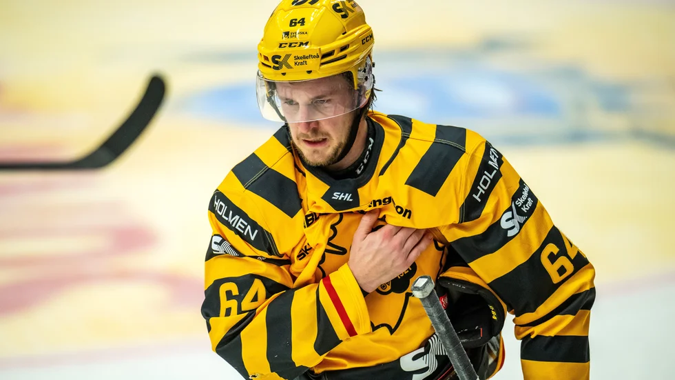 Jonathan Pudas stod för två nya poäng i AIK:s övertidsförlust mot Oskarshamn. Innan poängen tvingades han dock utgå efter att ha fått en tackling mot huvudet.