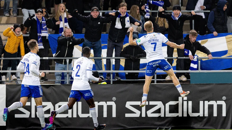 Drömmål - igen. Jacob Ortmarks volley skickade Helsingborg av banan och IFK mot nytt kontrakt.