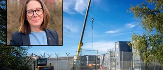 Trots skriande behov – Arnöanstaltens nya häktesplatser kraftigt försenade: "Frustrerande" ✓Fler klienter ✓Fler nya jobb