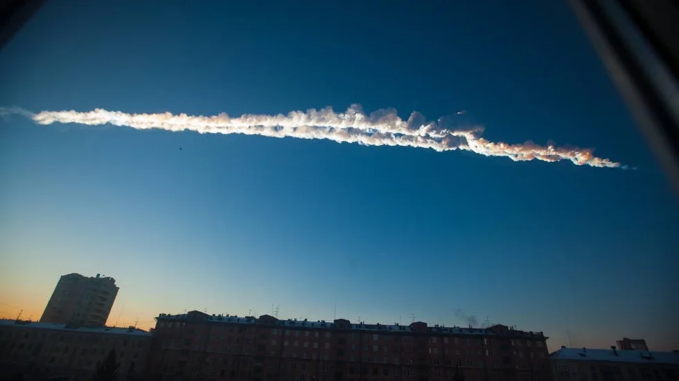 Meteor över Ryssland. Senast det blev rubriker i media över hela världen var när en meteor syntes över himlen i Ryssland. Den över Norrbotten på onsdagskvällen var dock inte alls så dramatisk som denna.