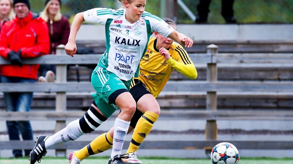 Målskytt. Caroline Karlsson gjorde första målet för säsongen när Assi vann mot Mariehem.