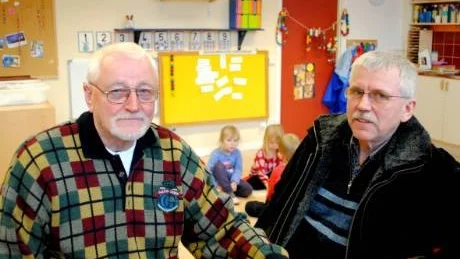 HOPPFULLA. När förskolan blir kvar öppnas möjligheten för att också få behålla skolan, enligt Hans Isacson t.v och Arne Enberg.