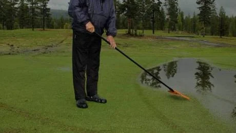 DYSTER SÖNDAG. Hasse Matsson, en av grundarna till Malmbergets golfklubb, var bara en av många bedrövade golfklubbsmedlemmar i söndags.