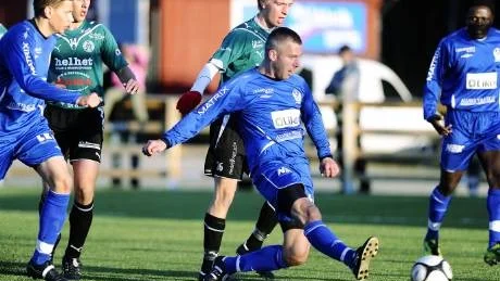 Martin Kallerhult (mitten) har blivit pappa och är osäker i dag.