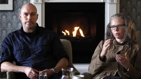 Mediet Pierre Hesselbrandt och programledaren Caroline Giertz är på Furunäset i Piteå för att spela in ett avsnitt till "Det okända". Någon gång efter nyår får vi se resultatet.