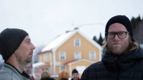 Alexander Kurlandsky och Lars Berge förhandsvisade sin film om Thorbjörn Holmlunds storälg "Stoor"n" i Glommerträsk gamla biograf i lördags.