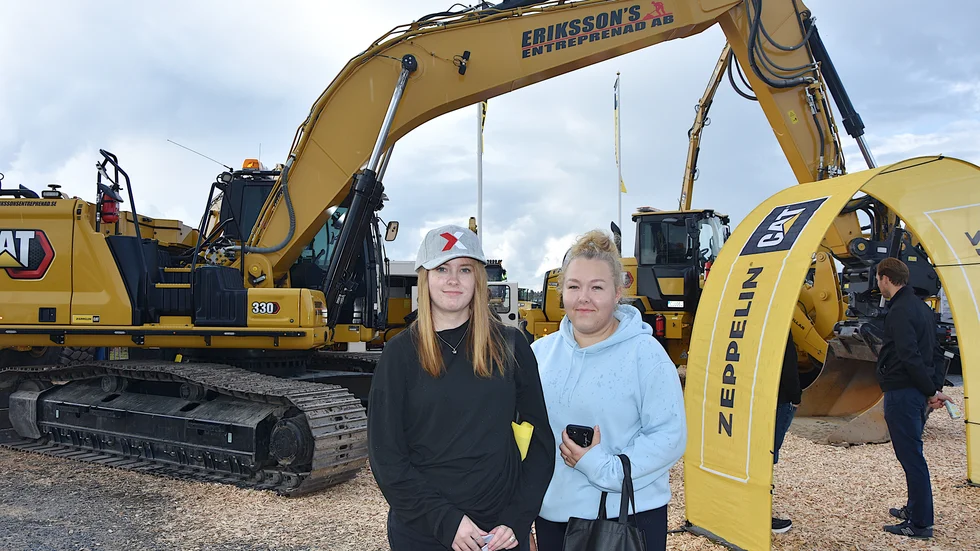 Fanny Berggren och Maja Granlund går fordons- och transport i Skellefteå. Båda känner att de valt rätt. De utbildar sig till en säker arbetsmarknad och tycker det känns skönt att kunna börja jobba direkt efter gymnasiet.
