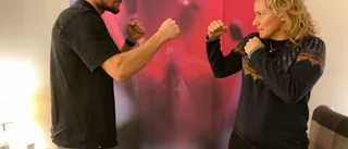 Mor och son vet hur man slår en rak höger