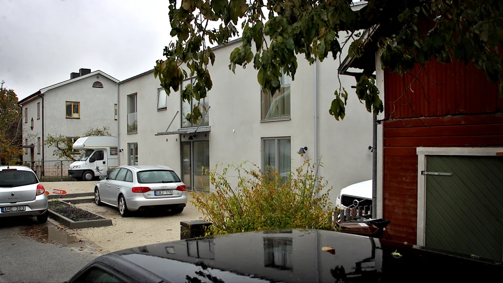 Nybyggt. 2018 gav byggnadsnämnden rivningslov och lov att bygga det här huset med sex lägenheter på Silvåsgatan. Den är nu en del av bostadsrättsföreningen.