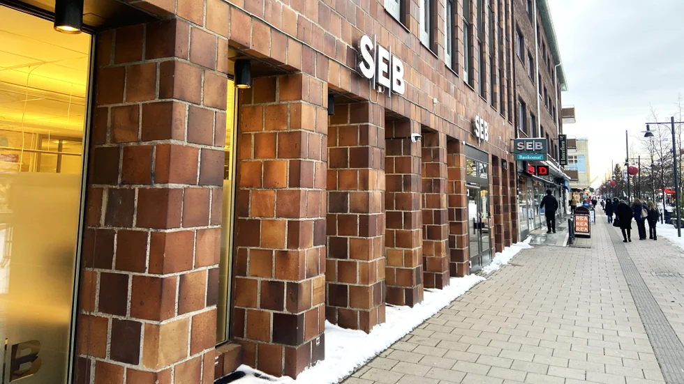 SEB letar ny lokal i centrala Luleå för sitt kontor och planerar att lämna den plats på Storgatan där de legat i nästan 60 år. Deras nuvarande lokal, med bland annat markplan efter Storgatan, annonseras nu ut.
