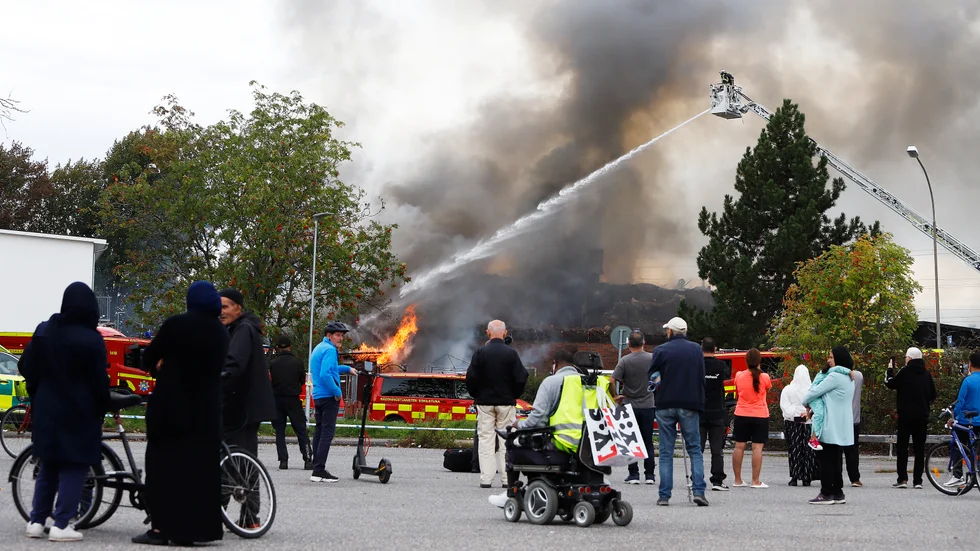 Det hastiga brandförloppet har ännu inte fått någon förklaring och händelsen utreds fortfarande som grov mordbrand.