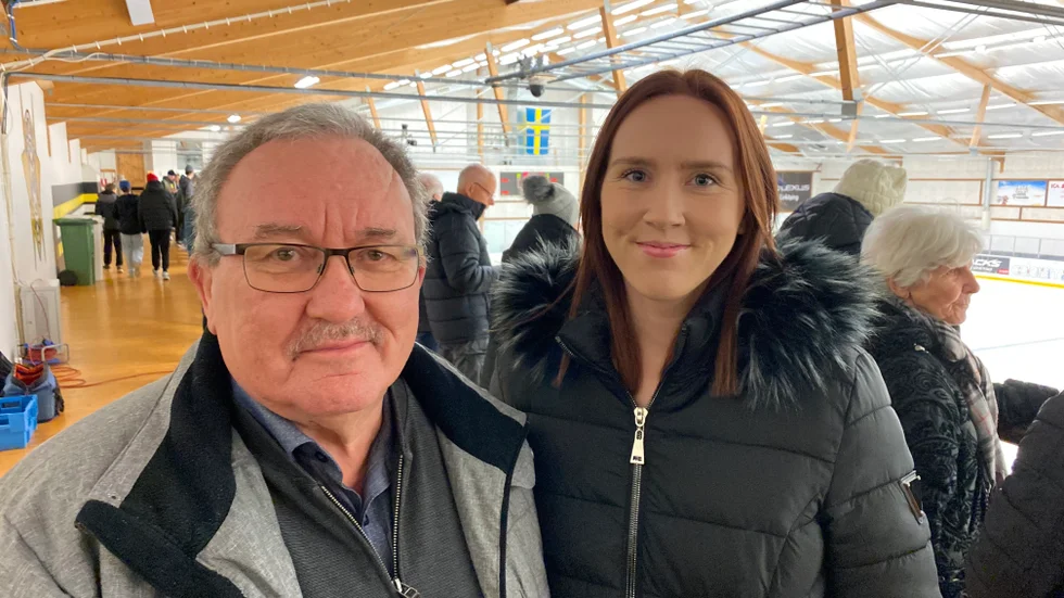 Leon Linnet, morfar till Felicia Linnet, var två av åskådarna på derbyt, Maif mot Vita Hästen. Ett toppmöte i herrtrean. Både Leon och Felicia är aktiva i Maifs damlag som snart möter Hästen.