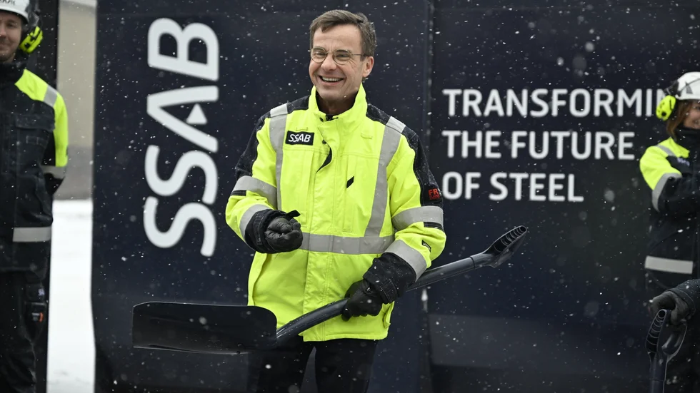 Statsminister Ulf Kristersson (M) besöker SSAB i Oxelösund där de ersätter masugnen med en elektrisk ljusbågsugn – ett steg i den gröna omställningen till fossilfri ståltillverkning.