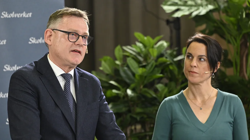 Skolverkets generaldirektör Peter Fredriksson och Stephanie Plenty, undervisningsråd och projektledare för ICCS, presenterar undersökningen.