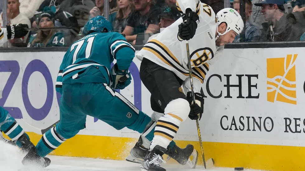 Milan Lucic (till höger) är tagen ur spel. Arkivbild.