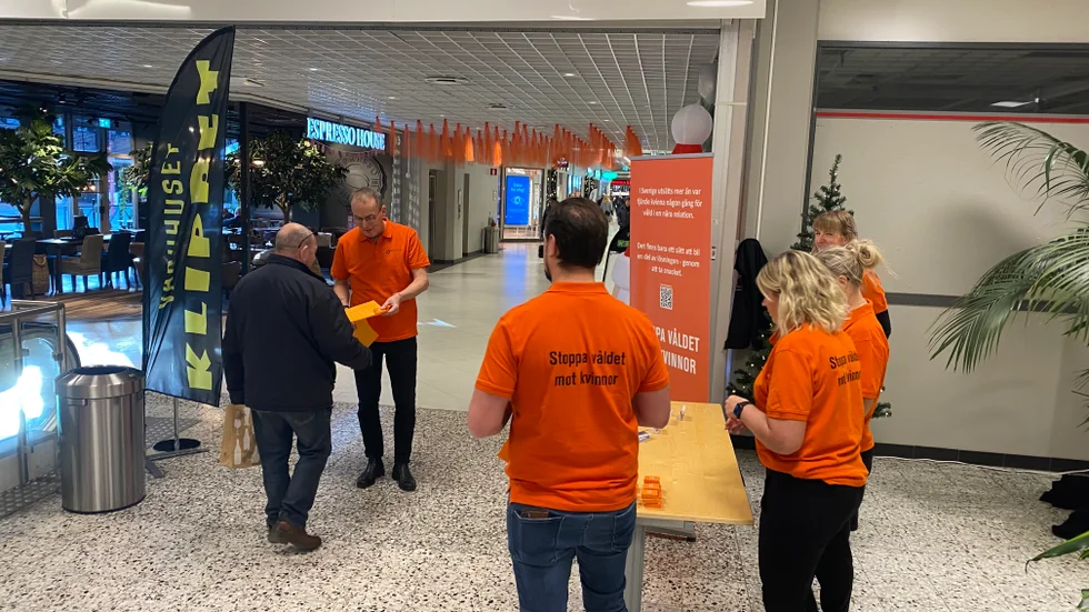 Personal från Mjölby kommun informerade om Orange week i Galleria Kvarnen på fredagen.