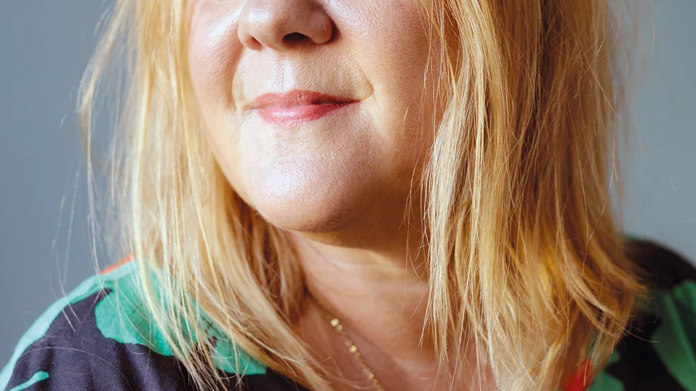 Anna Holmström Degerman har skrivit en novellsamling med muntra inslag.