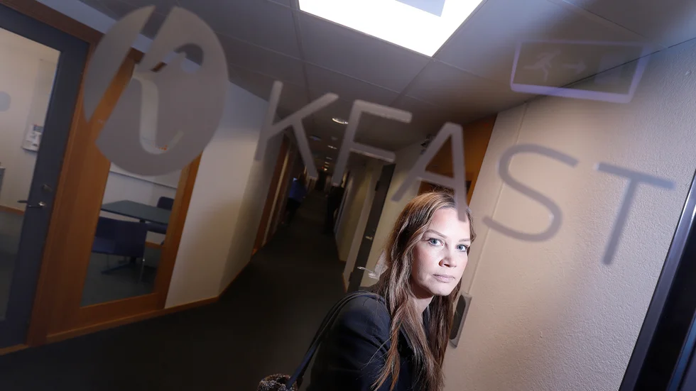 Mirja Cervin, verksamhetschef för kvalitet och social hållbarhet på Kfast, dementerar uppgifterna om att de exempelvis skulle kontrollera hyresgästernas passertaggar i jakten på olovlig andrahandsuthyrning.